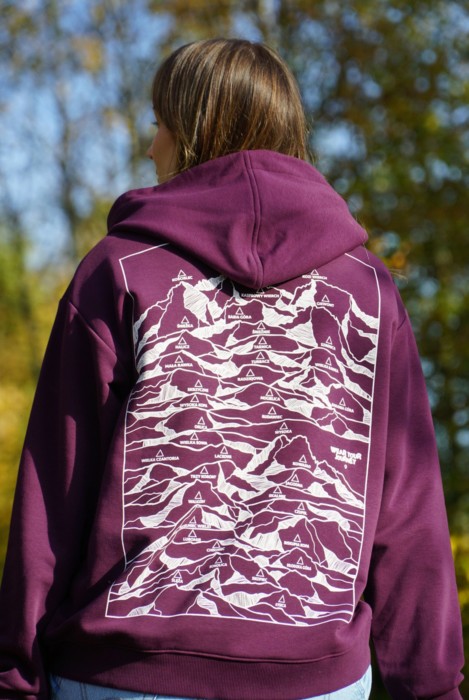 Fioletowa bluza z kapturem Wear Your Journey z nadrukiem mapy polskich szczytów polska produkcja